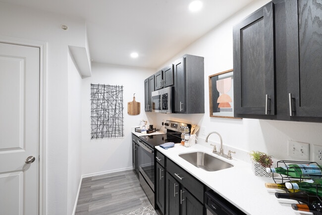 Frisco Apartments on Walnut