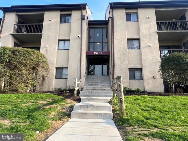 Building Photo - 15708 Dorset Rd Unit 303 Rental