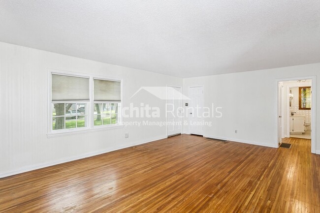 Photo - Large 3 bed 2 bath North Riverside Home