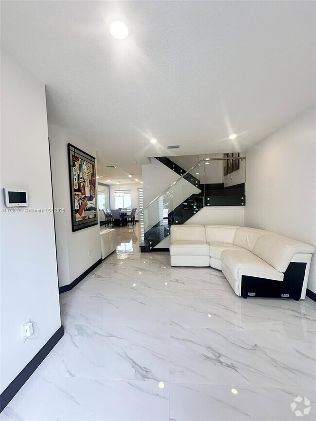 Building Photo - 10414 NW 67th St Rental