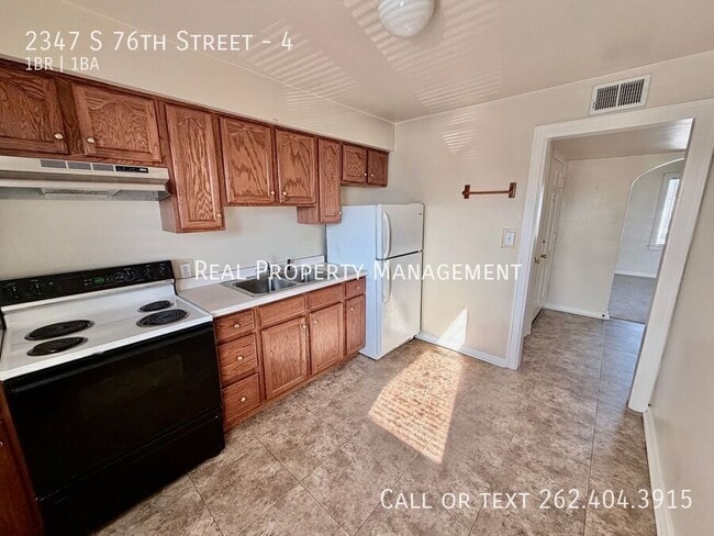 Photo - 2347 S 76th St Unidad 4