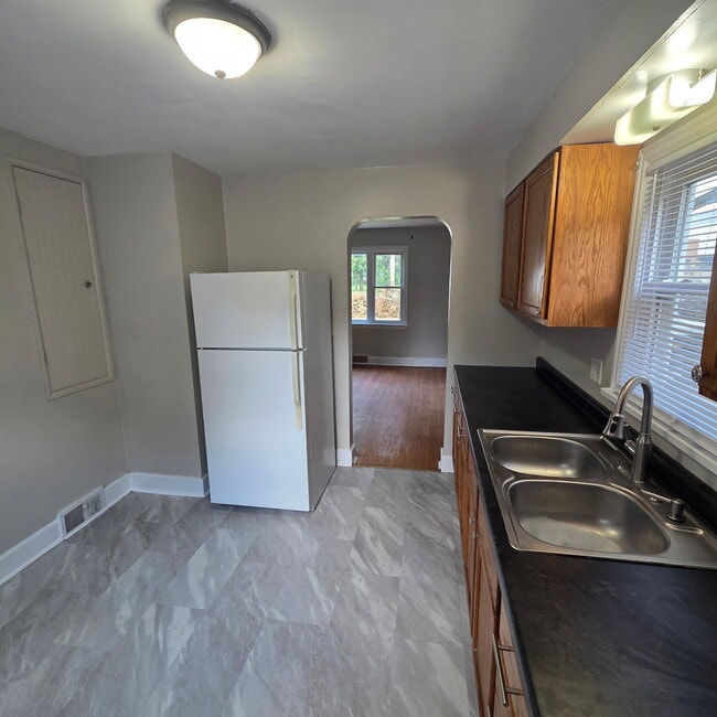 Photo - 715 W College Ave
