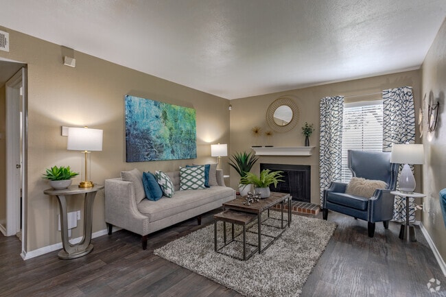 2BR, 2BA - 975 SF B2 Classic - Living Area - Summerwood Cove