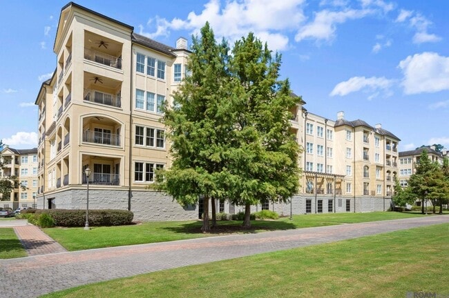 Building Photo - 998 Stanford Ave Unit 303