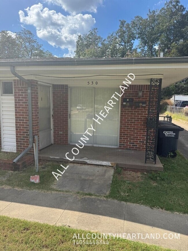 Building Photo - 530 N. Beard-