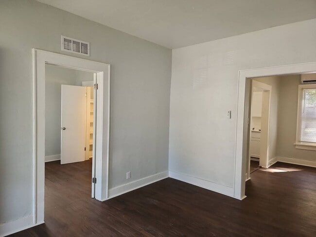 Photo - 1 Bed 1 Bath with wooden privacy fence