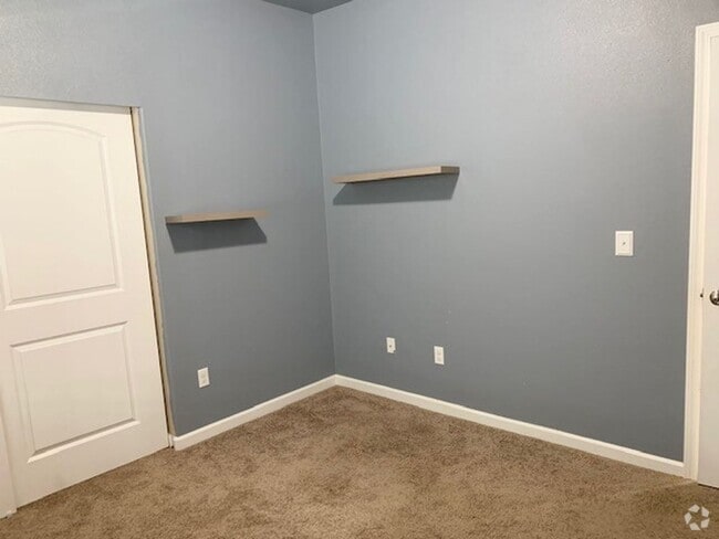 Building Photo - 4 Bedroom Home in Convenient Port Orchard ...