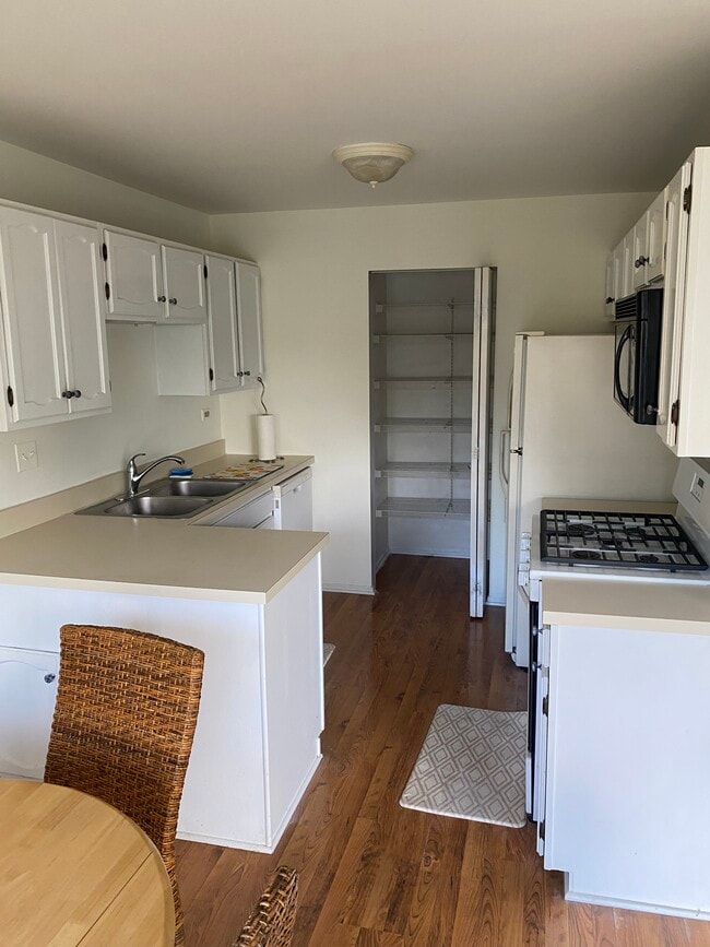 Photo - 718 Crescent Ct Unit 718 Crescent Ct,  B2