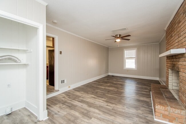 Photo - 1608 Darnell Rd