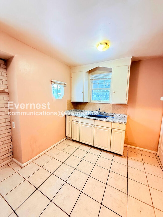 Photo - 8431 Rosemont Ave