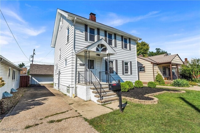 Building Photo - 8302 Pinegrove Ave