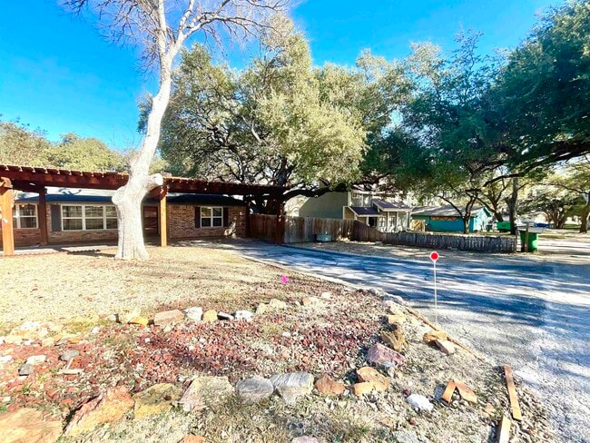 Photo - 5303 Shady Oak Cir