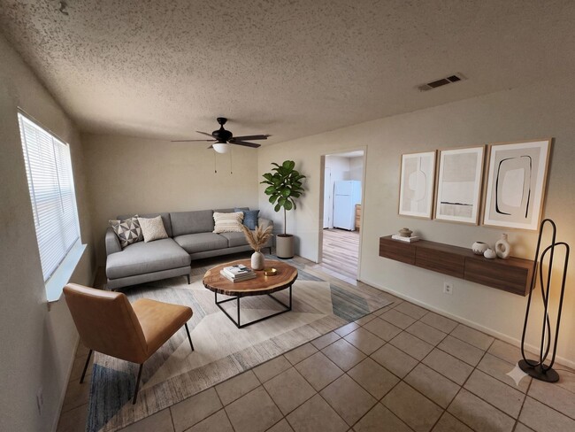 Photo - 304 N 6th St