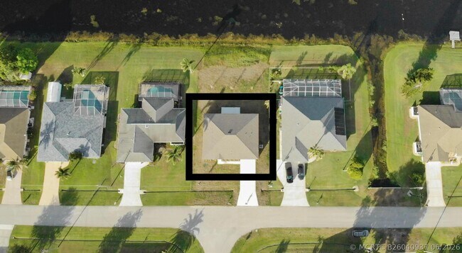 Building Photo - 2061 SE Mantua St