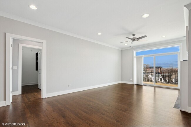 Flexible living room accommodates multiple furnishing options - 3047 N Oakley Ave Unit 401