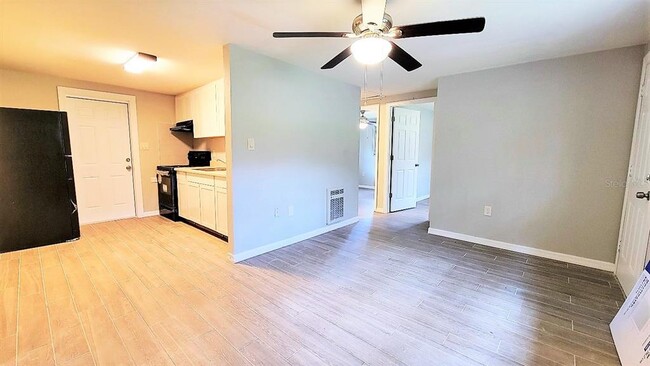 Photo - 5320 Pine St