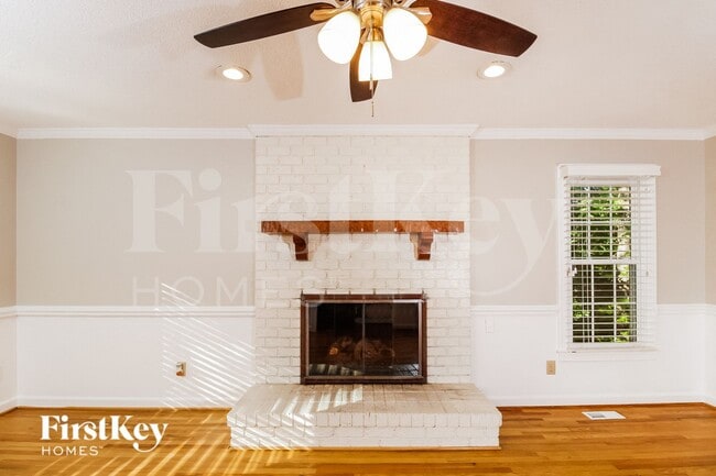 Photo - 402 Willow Spring Ct