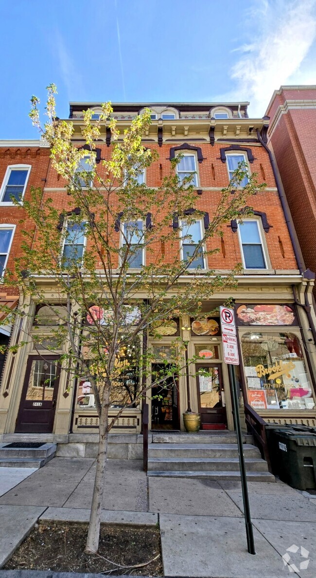 Building Photo - 241A N Queen St Rental