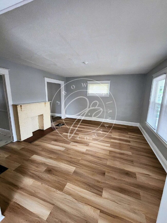 Photo - 2 story 3 bed with updates! Move in and ca...