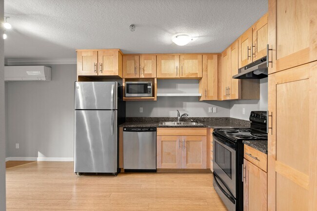 Photo - Charming 2-Bedroom, 2-Bathroom Upstairs Un... Unidad L