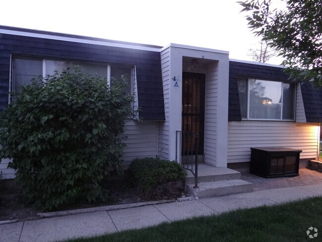 Building Photo - Charming Condo in Meadowbrook Village w 1 ... Unit 48A