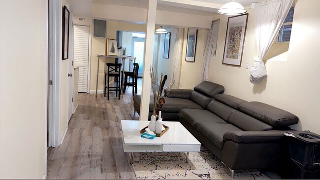 Photo - 1624 S Throop St