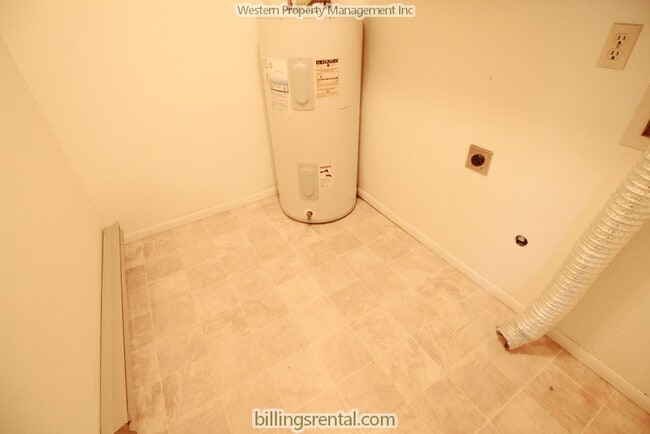 Laundry Room - 1542 Governors Blvd Unit #3