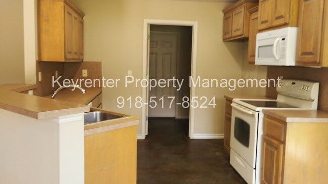 Photo - Claremore | 3 Bed | 2 Bath | Large Backyard