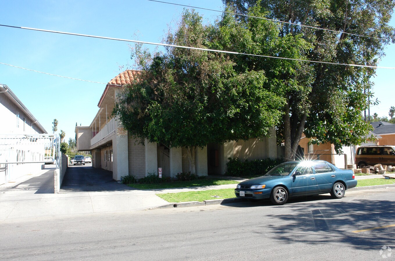 6612 SYLMAR AVE - 6612 SYLMAR AVE Apartments