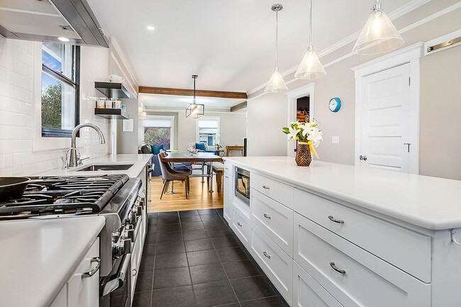 Photo - 128 NE 58th St