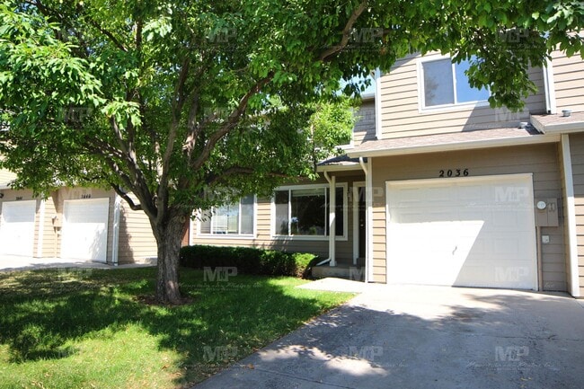 Building Photo - 2036 Glenmoor Dr