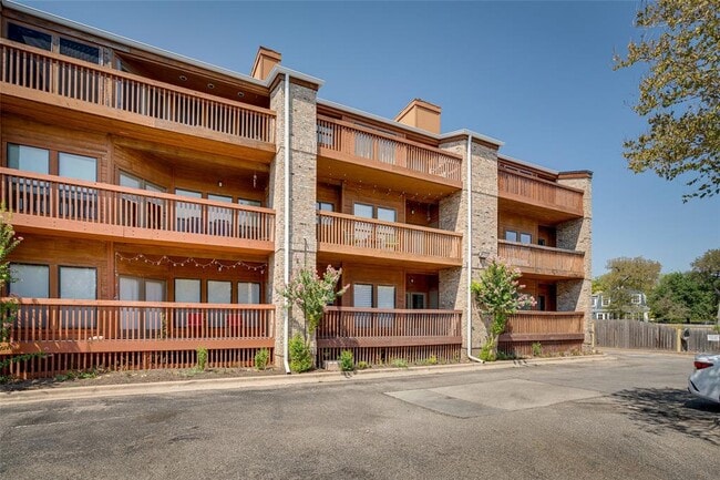 Photo - 1406 Windsor Rd Unit 201