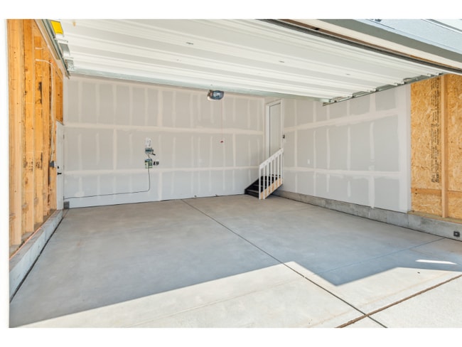 Photo - 983 Rustling St