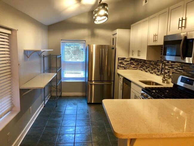 Building Photo - 709 S Broadway Unit 2A Rental