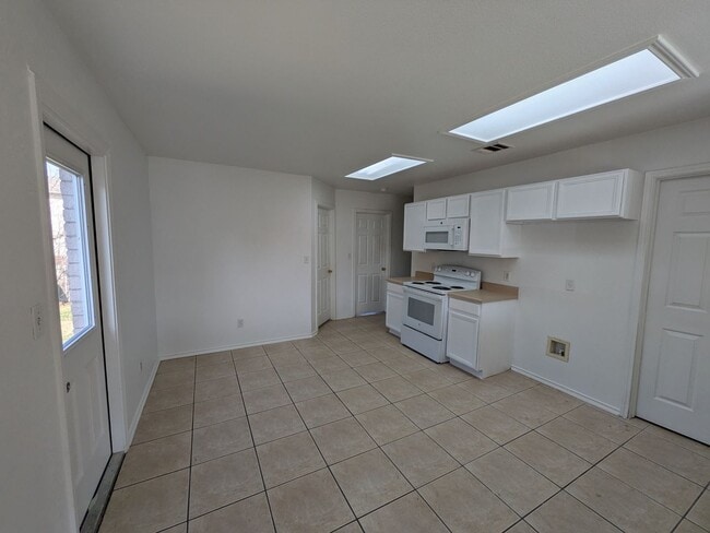 Photo - Fresh and Clean in New Braunfels!!