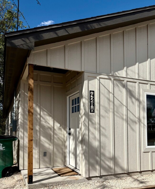 Building Photo - 428 Koberlin St Rental