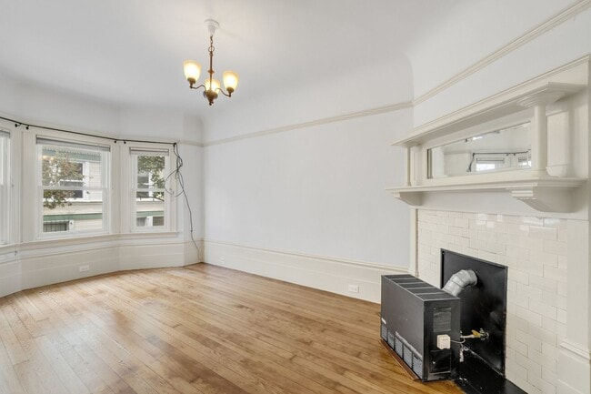 Photo - Large, pet friendly 2BR with hardwood floors and laundry in unit Unit 389 Elizabeth Street