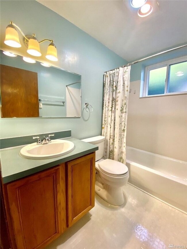 Photo - 2bd/1ba Seattle Triplex