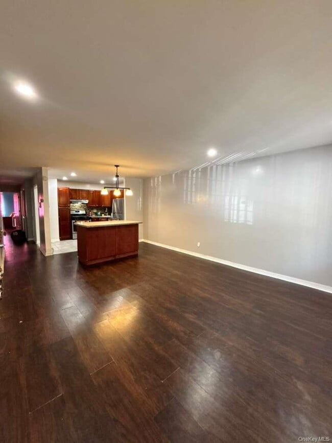 Building Photo - 1110 E 73rd St Unit 28