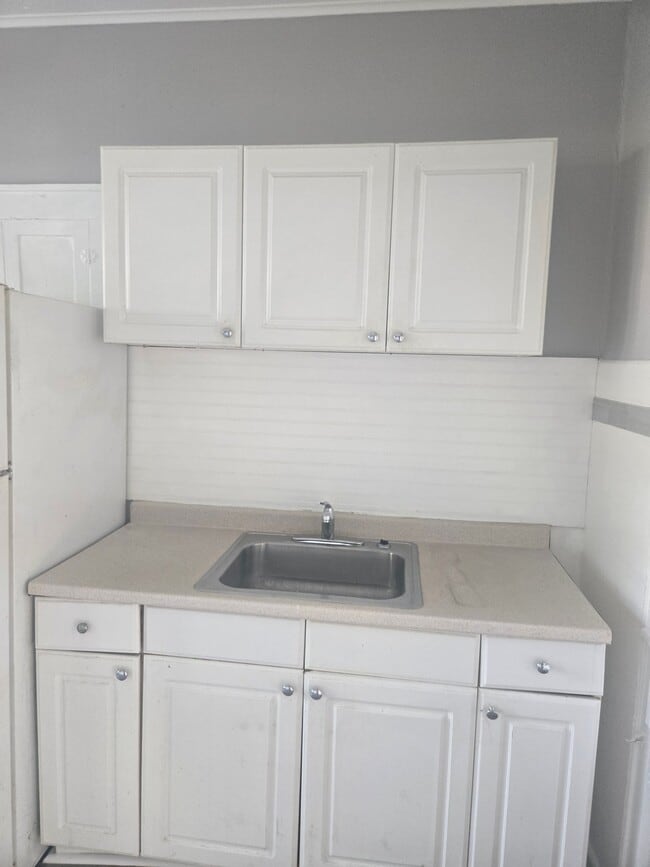 Building Photo - 565 E Elm St Unit 2