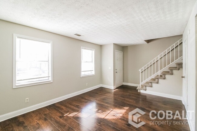 Photo - 3515 Creekview Pl