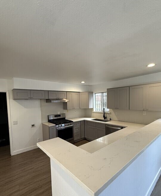 Photo - 1505 S Dunsmuir Ave Unidad 1505