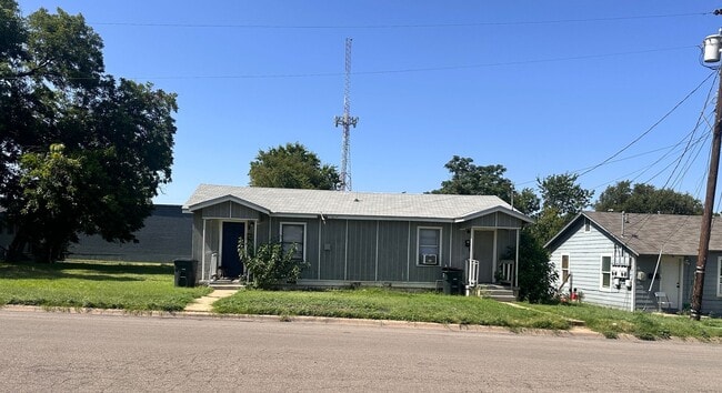 Building Photo - W Ave A Unit 110 w ave a