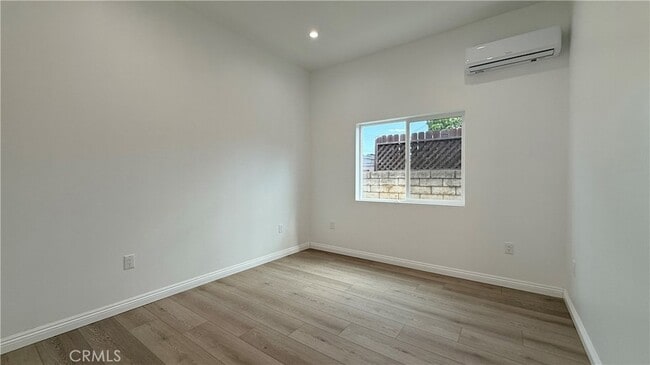Photo - 656 E I St