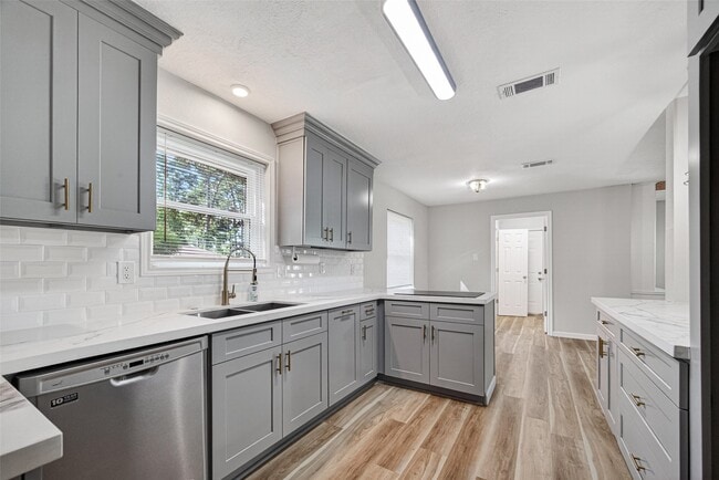 Photo - 25503 Foxbriar Ln