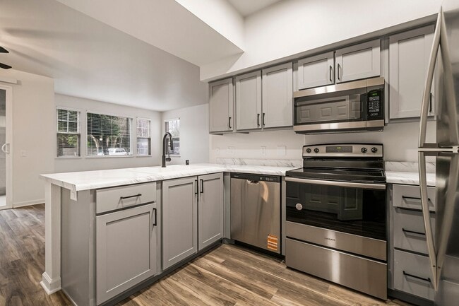Sterling Oaks Luxury Apartments