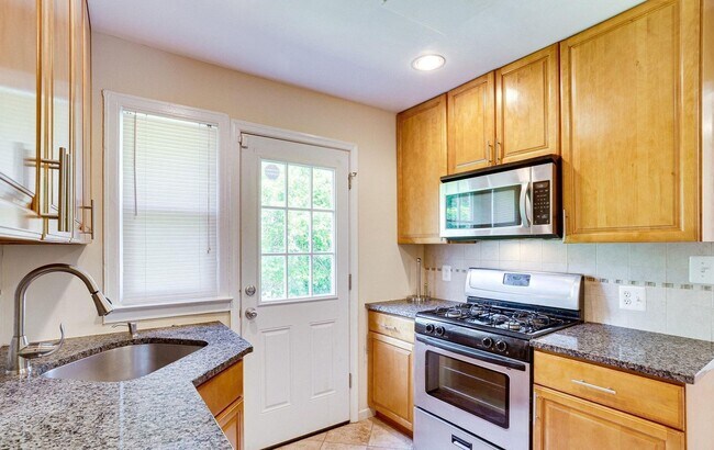 Cocina - 4605 Akron St