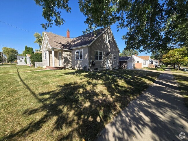 Building Photo - 3 bedroom house