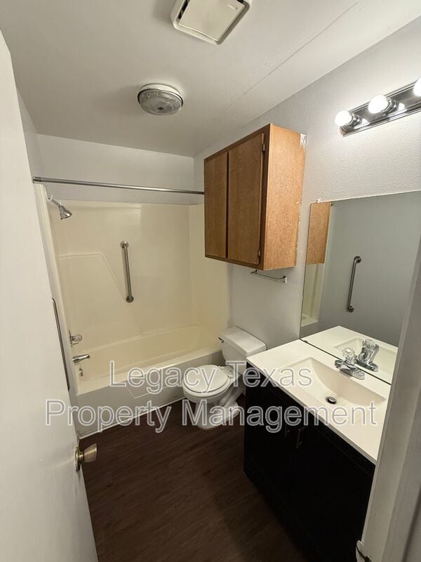 Photo - 1708 Short St Unit B