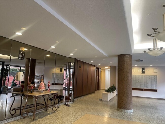 Photo - 66-01 Burns St Unidad 3V